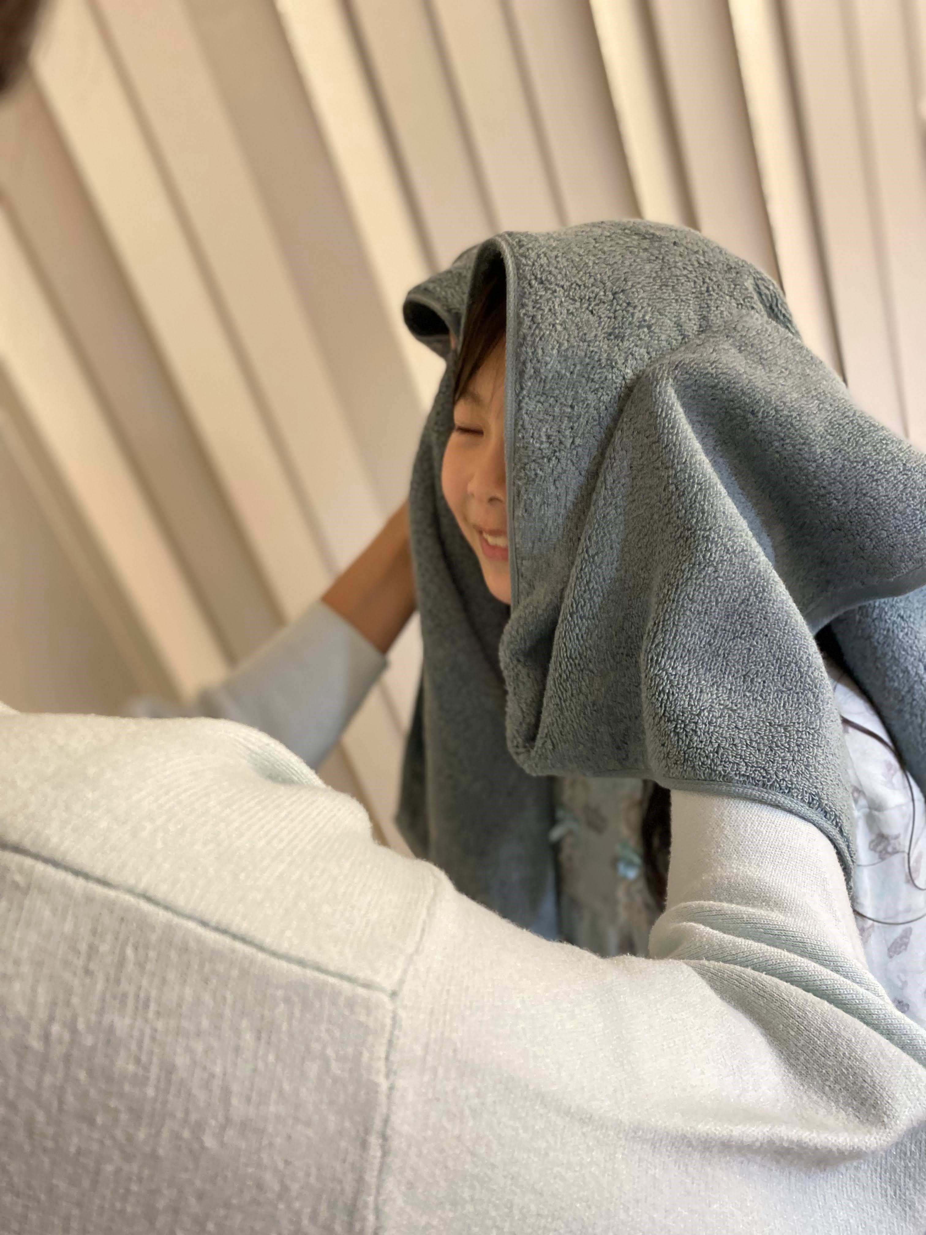 タオルを使っている写真